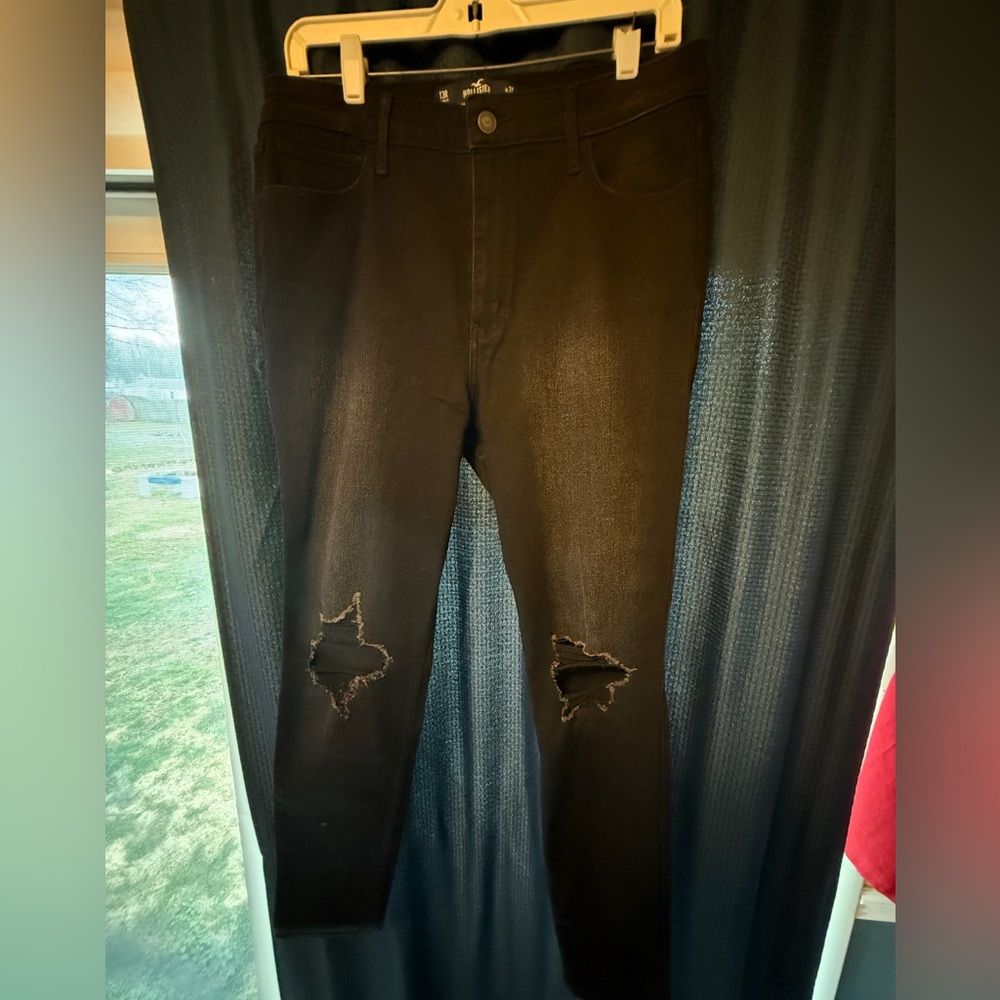 Black Distressed Jeans